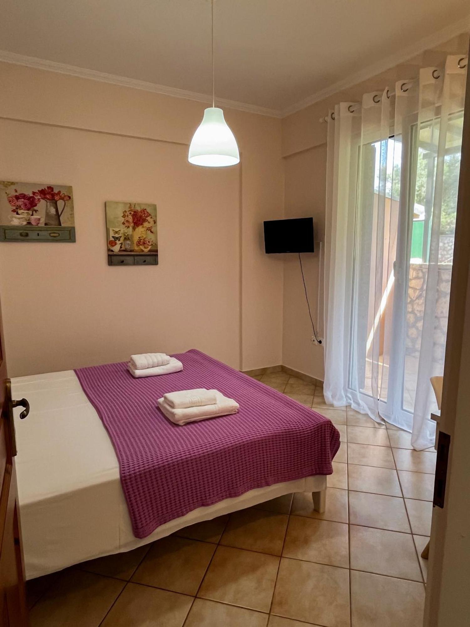 Esperia Studios Cukaládesz Kültér fotó